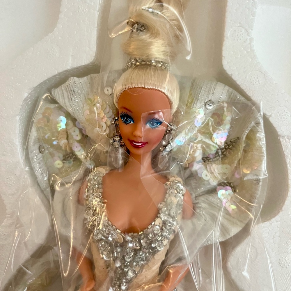 Barbie Platinum Doll by Bob Mackie - Picture 4 of 11